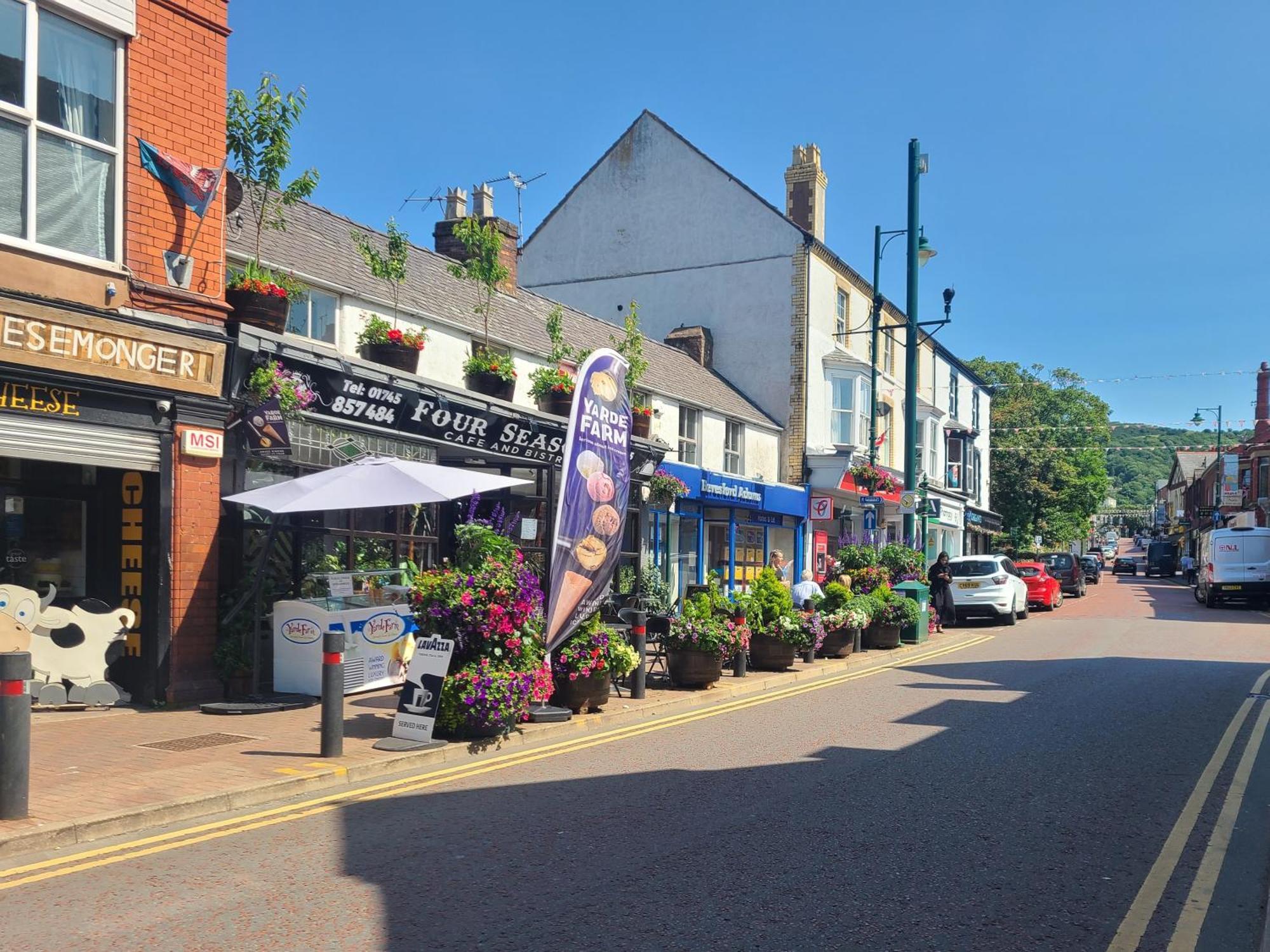 Vale View Apartment, Prestatyn, North Wales - A Stylish, Dog-Friendly Holiday Let Just A 5 Min Walk To Beach & Town! Eksteriør bilde