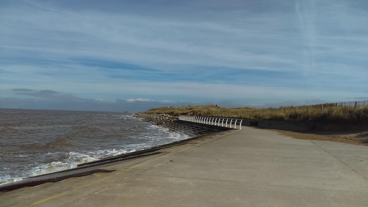 Vale View Apartment, Prestatyn, North Wales - A Stylish, Dog-Friendly Holiday Let Just A 5 Min Walk To Beach & Town! Eksteriør bilde